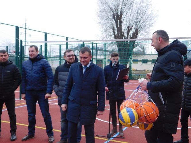 Новини Хмельницького - фото з На стадіоні “Локомотив” у Гречанах відкрили два спортмайданчики: кого пустять пограти На стадіоні “Локомотив” у Гречанах відкрили два спортмайданчики: кого пустять пограти, фото №2 на сайті vsim.ua