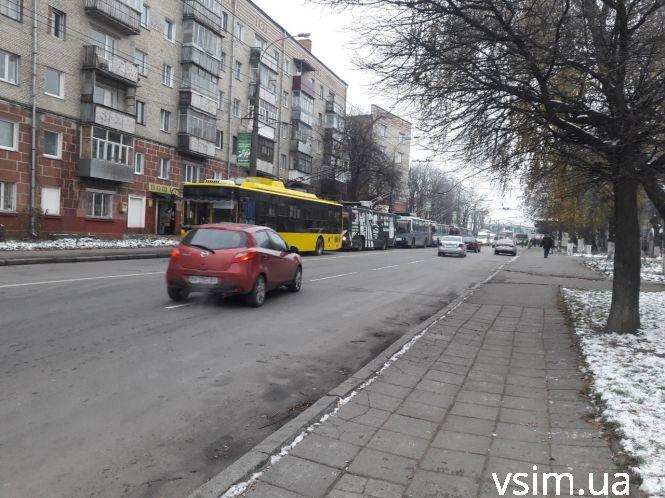 Новини Хмельницького - фото з 22-ий автобус зіткнувся з легковиком. Кам'янецька 22-ий автобус зіткнувся з легковиком. Кам'янецька