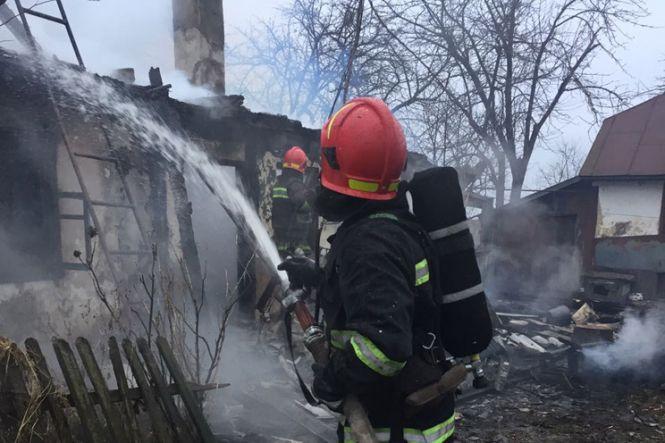 Через несправну піч у Старокостянтинівському районі згорів будинок, фото №3 на сайті vsim.ua