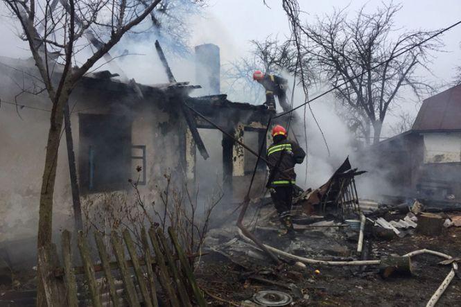 Через несправну піч у Старокостянтинівському районі згорів будинок, фото №1 на сайті vsim.ua