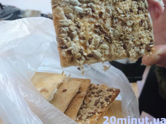 Тернополянка купила печиво з хробаками, фото №1 на сайті 20minut.ua