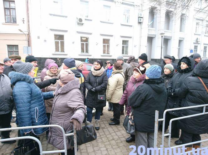 Сесія міської ради: більше 200 питань та тернополяни під радою (пряма трансляція), фото №1 на сайті 20minut.ua