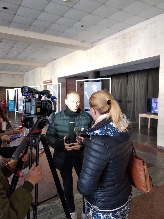 Новини Житомира - фото з У повній тиші: в Житомирі відбулась презентація фотовиставки “Зіркова абетка” У повній тиші: в Житомирі відбулась презентація фотовиставки “Зіркова абетка”, фото №1 на сайті 20minut.ua