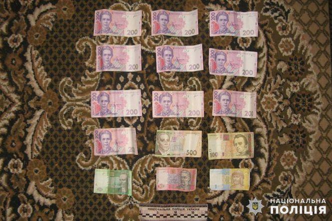 "Поверталися двічі": у Старокостянтинівському районі двоє хлопців обчистили магазин, фото №1 на сайті vsim.ua