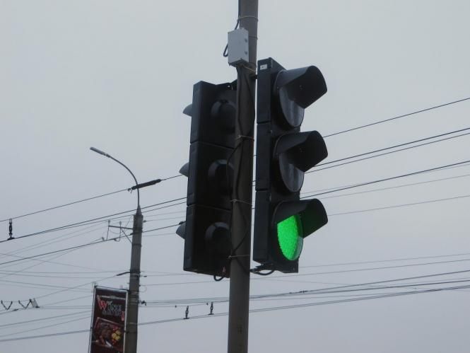 Новини Хмельницького - фото з Біля хмельницького пляжу встановили новий світлофорний комплекс за 280 тисяч гривень Біля хмельницького пляжу встановили новий світлофорний комплекс за 280 тисяч гривень, фото №3 на сайті vsim.ua