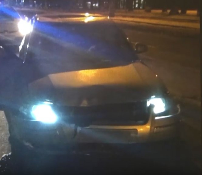 Новини Вінниці - фото з У Вінниці водій на Volkswagen збив дорожній знак, пролетів над острівцем безпеки та зник У Вінниці водій на Volkswagen збив дорожній знак, пролетів над острівцем безпеки та зник, фото №1 на сайті 20minut.ua