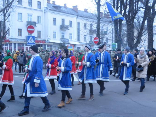 Хмельничани вшанували пам’ять жертв Голодоморів (ФОТО), фото №10 на сайті vsim.ua