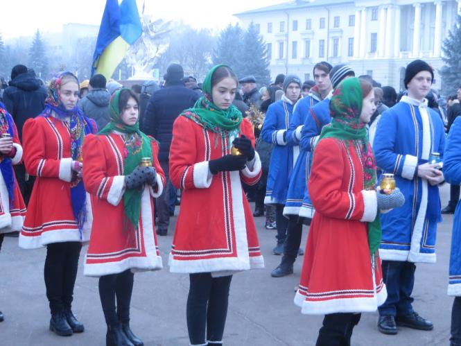Хмельничани вшанували пам’ять жертв Голодоморів (ФОТО), фото №4 на сайті vsim.ua