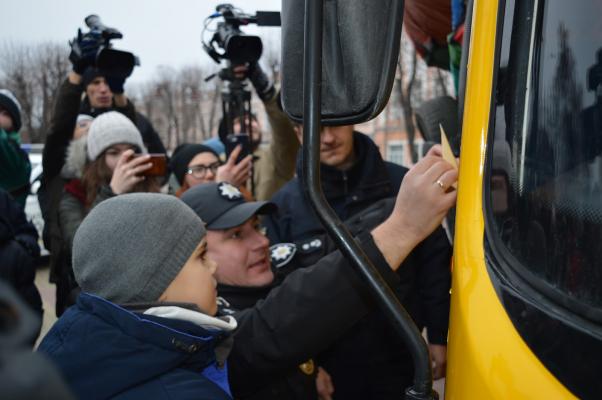Новини Хмельницького - фото з Із кермом - на “ти”. Автобус-привид відшукав кращого водія Хмельницького Із кермом - на “ти”. Автобус-привид відшукав кращого водія Хмельницького, фото №11 на сайті vsim.ua