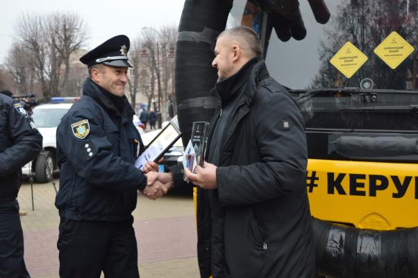 Новини Хмельницького - фото з Із кермом - на “ти”. Автобус-привид відшукав кращого водія Хмельницького Із кермом - на “ти”. Автобус-привид відшукав кращого водія Хмельницького, фото №9 на сайті vsim.ua