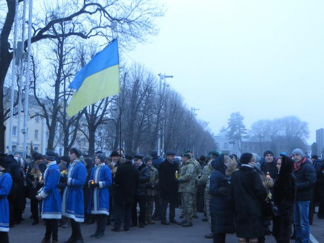 Хмельничани вшанували пам’ять жертв Голодоморів (ФОТО), фото №9 на сайті vsim.ua