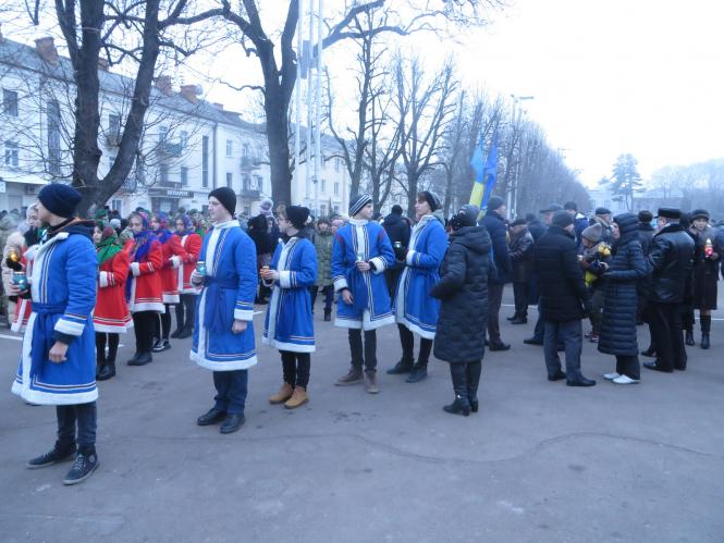 Хмельничани вшанували пам’ять жертв Голодоморів (ФОТО), фото №2 на сайті vsim.ua