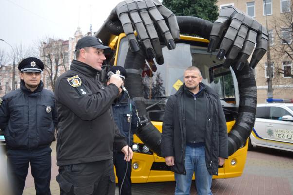 Новини Хмельницького - фото з Із кермом - на “ти”. Автобус-привид відшукав кращого водія Хмельницького Із кермом - на “ти”. Автобус-привид відшукав кращого водія Хмельницького, фото №6 на сайті vsim.ua