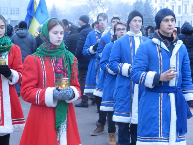 Хмельничани вшанували пам’ять жертв Голодоморів (ФОТО), фото №3 на сайті vsim.ua