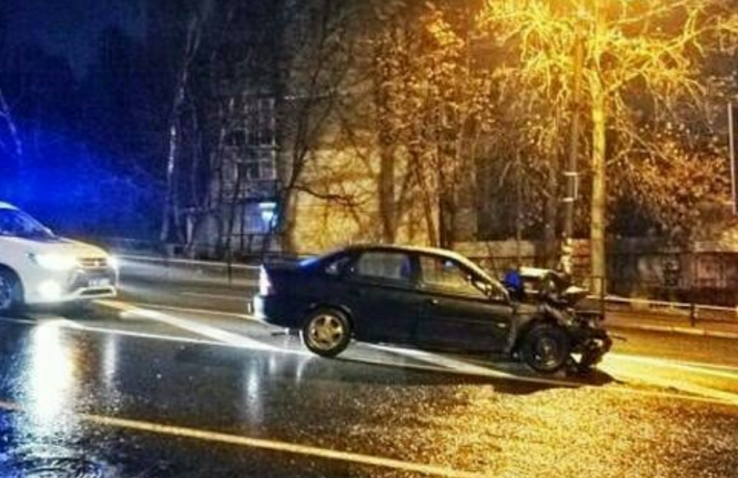 Новини Хмельницького - фото з Нічна ДТП у Хмельницькому: водій залишив свій розтрощений "Opel" на дорозі та втік Нічна ДТП у Хмельницькому: водій залишив свій розтрощений "Opel" на дорозі та втік, фото №2 на сайті vsim.ua