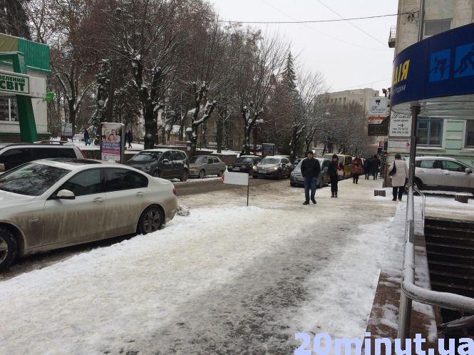 Новини Тернополя - фото з Тротуар з підігрівом біля "ЦУМу" ще не нагрівся Тротуар з підігрівом біля "ЦУМу" ще не нагрівся, фото №1 на сайті 20minut.ua