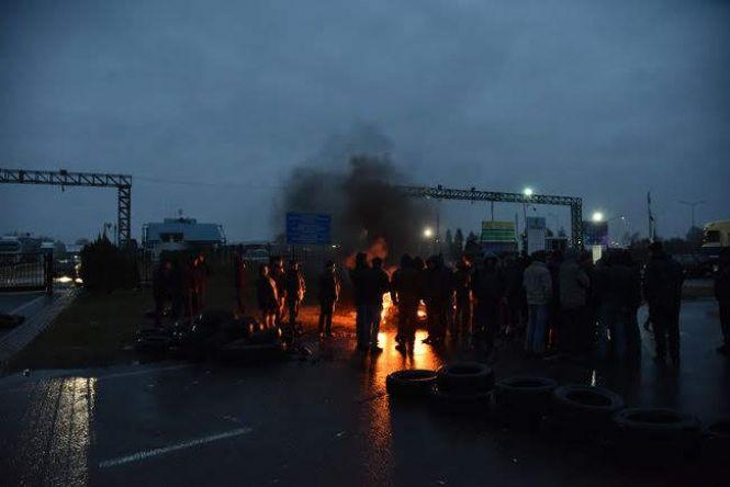 Новини Хмельницького - фото з “Євробляхарі” заблокували 7 пунктів пропуску: ускладнено рух до Польщі, Угорщини та Словаччини “Євробляхарі” заблокували 7 пунктів пропуску: ускладнено рух до Польщі, Угорщини та Словаччини, фото №4 на сайті vsim.ua