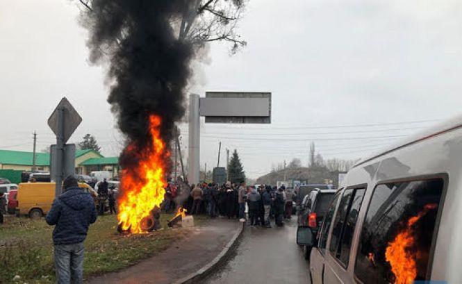 Новини Хмельницького - фото з “Євробляхарі” заблокували 7 пунктів пропуску: ускладнено рух до Польщі, Угорщини та Словаччини “Євробляхарі” заблокували 7 пунктів пропуску: ускладнено рух до Польщі, Угорщини та Словаччини, фото №1 на сайті vsim.ua