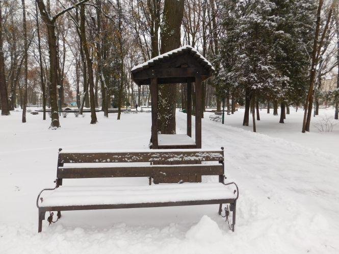 Хмельницький засипало снігом: як виглядає по-зимовому осіннє місто (ФОТО), фото №6 на сайті vsim.ua