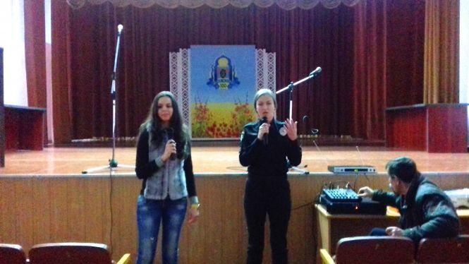 Новини Кам'янця-Подільського - фото з Поліцейські Кам’янця поінформували студентів про їх права Поліцейські Кам’янця поінформували студентів про їх права, фото №1 на сайті 20minut.ua