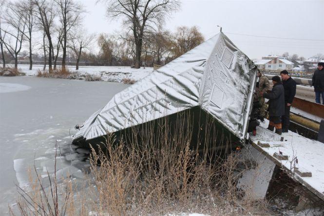 Новини Хмельницького - фото з У Старокостянтинові з мосту злетіла вантажівка: є постраждалі У Старокостянтинові з мосту злетіла вантажівка: є постраждалі, фото №2 на сайті vsim.ua