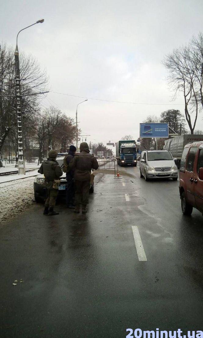 Новини Вінниці - фото з Поліція з автоматами: у Вінниці розставили посилені блок-пости Поліція з автоматами: у Вінниці розставили посилені блок-пости, фото №1 на сайті 20minut.ua