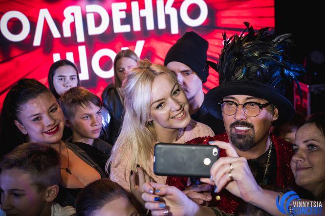 Новини Вінниці - фото з Дима Коляденко в Виннице «нашел невесту», танцевал гопак и вспоминал знакомство с Билык Дима Коляденко в Виннице «нашел невесту», танцевал гопак и вспоминал знакомство с Билык, фото №40 на сайті 20minut.ua