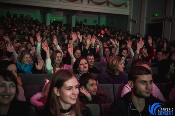 Новини Вінниці - фото з Дима Коляденко в Виннице «нашел невесту», танцевал гопак и вспоминал знакомство с Билык Дима Коляденко в Виннице «нашел невесту», танцевал гопак и вспоминал знакомство с Билык, фото №35 на сайті 20minut.ua