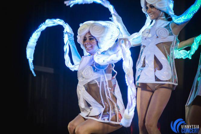 Новини Вінниці - фото з Дима Коляденко в Виннице «нашел невесту», танцевал гопак и вспоминал знакомство с Билык Дима Коляденко в Виннице «нашел невесту», танцевал гопак и вспоминал знакомство с Билык, фото №18 на сайті 20minut.ua