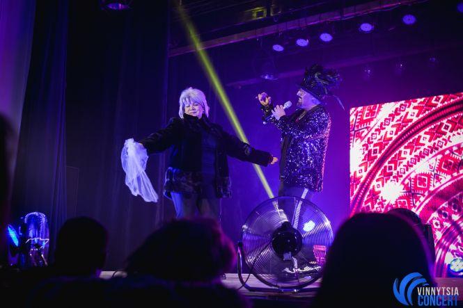 Новини Вінниці - фото з Дима Коляденко в Виннице «нашел невесту», танцевал гопак и вспоминал знакомство с Билык Дима Коляденко в Виннице «нашел невесту», танцевал гопак и вспоминал знакомство с Билык, фото №8 на сайті 20minut.ua