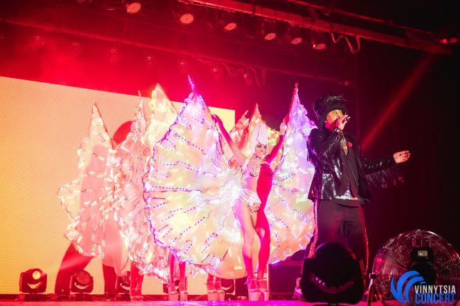 Новини Вінниці - фото з Дима Коляденко в Виннице «нашел невесту», танцевал гопак и вспоминал знакомство с Билык Дима Коляденко в Виннице «нашел невесту», танцевал гопак и вспоминал знакомство с Билык, фото №13 на сайті 20minut.ua