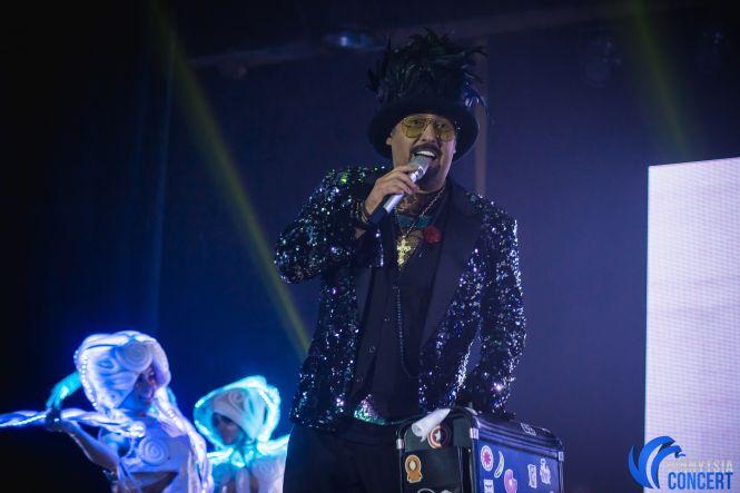 Новини Вінниці - фото з Дима Коляденко в Виннице «нашел невесту», танцевал гопак и вспоминал знакомство с Билык Дима Коляденко в Виннице «нашел невесту», танцевал гопак и вспоминал знакомство с Билык, фото №21 на сайті 20minut.ua