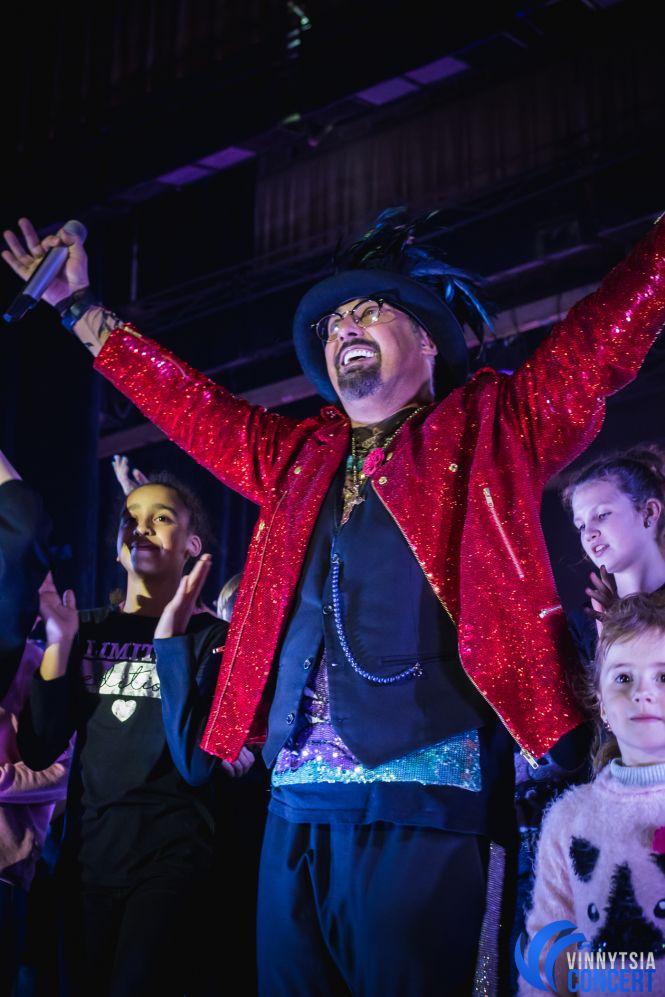 Новини Вінниці - фото з Дима Коляденко в Виннице «нашел невесту», танцевал гопак и вспоминал знакомство с Билык Дима Коляденко в Виннице «нашел невесту», танцевал гопак и вспоминал знакомство с Билык, фото №6 на сайті 20minut.ua