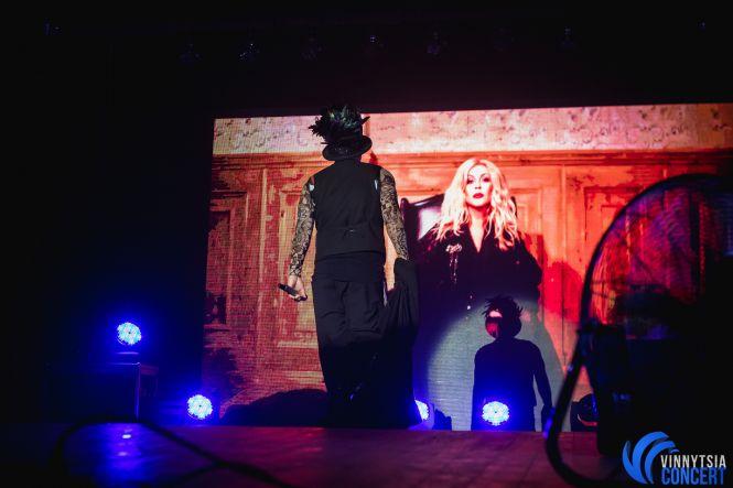 Новини Вінниці - фото з Дима Коляденко в Виннице «нашел невесту», танцевал гопак и вспоминал знакомство с Билык Дима Коляденко в Виннице «нашел невесту», танцевал гопак и вспоминал знакомство с Билык, фото №25 на сайті 20minut.ua