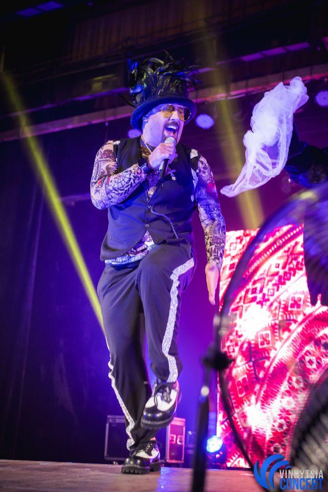 Новини Вінниці - фото з Дима Коляденко в Виннице «нашел невесту», танцевал гопак и вспоминал знакомство с Билык Дима Коляденко в Виннице «нашел невесту», танцевал гопак и вспоминал знакомство с Билык, фото №16 на сайті 20minut.ua