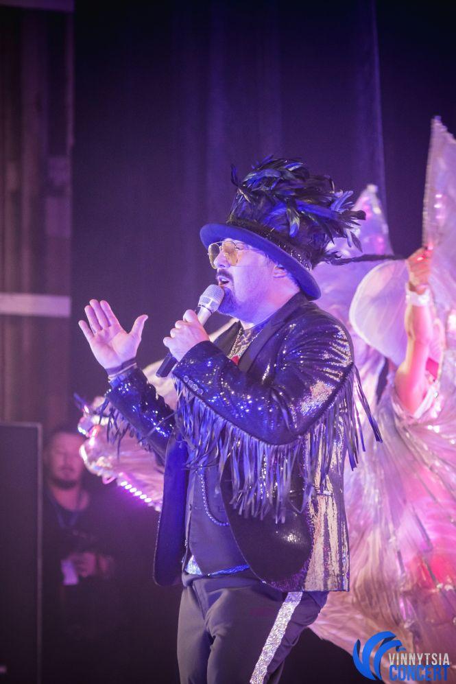 Новини Вінниці - фото з Дима Коляденко в Виннице «нашел невесту», танцевал гопак и вспоминал знакомство с Билык Дима Коляденко в Виннице «нашел невесту», танцевал гопак и вспоминал знакомство с Билык, фото №29 на сайті 20minut.ua