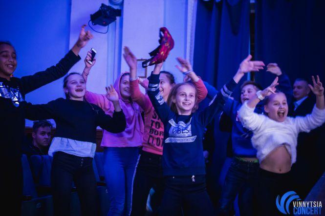 Новини Вінниці - фото з Дима Коляденко в Виннице «нашел невесту», танцевал гопак и вспоминал знакомство с Билык Дима Коляденко в Виннице «нашел невесту», танцевал гопак и вспоминал знакомство с Билык, фото №22 на сайті 20minut.ua