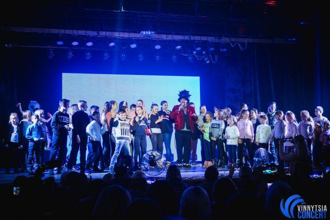 Новини Вінниці - фото з Дима Коляденко в Виннице «нашел невесту», танцевал гопак и вспоминал знакомство с Билык Дима Коляденко в Виннице «нашел невесту», танцевал гопак и вспоминал знакомство с Билык, фото №11 на сайті 20minut.ua