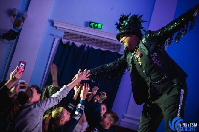 Новини Вінниці - фото з Дима Коляденко в Виннице «нашел невесту», танцевал гопак и вспоминал знакомство с Билык Дима Коляденко в Виннице «нашел невесту», танцевал гопак и вспоминал знакомство с Билык, фото №1 на сайті 20minut.ua