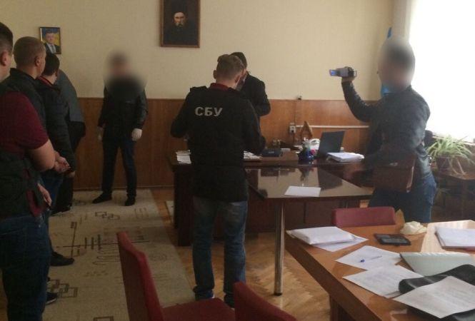 Новини Вінниці - фото з Лайфхак від депутата Криська: потрапити в корупційний скандал та вийти «сухим із води» Лайфхак від депутата Криська: потрапити в корупційний скандал та вийти «сухим із води», фото №3 на сайті 20minut.ua