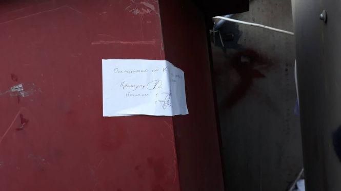 Новини Тернополя - фото з Правоохоронці влаштували обшук на підпільній заправці, яку виявили журналісти "20 хвилин" Правоохоронці влаштували обшук на підпільній заправці, яку виявили журналісти "20 хвилин", фото №3 на сайті 20minut.ua