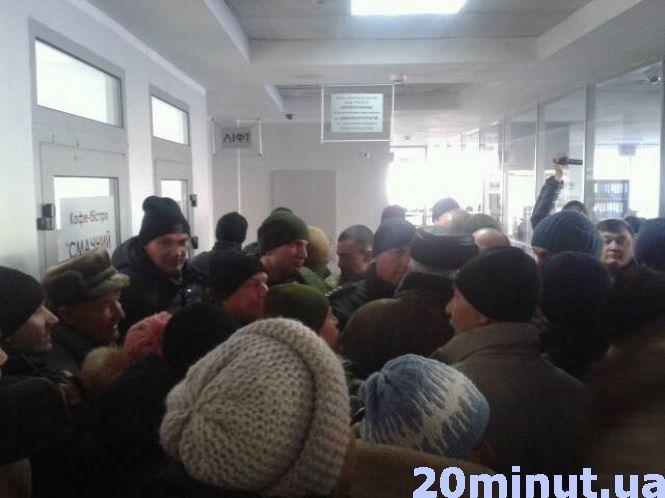 Мітинг у вінницькій мерії: активісти вимагають, щоб їх пустили на сесію, фото №2 на сайті 20minut.ua