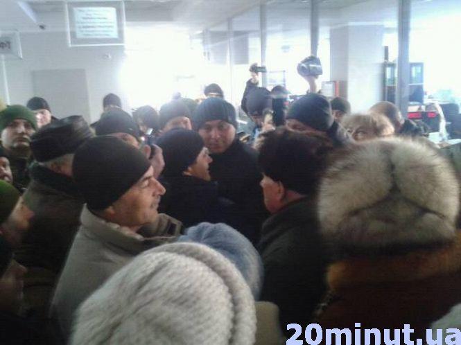 Мітинг у вінницькій мерії: активісти вимагають, щоб їх пустили на сесію, фото №1 на сайті 20minut.ua