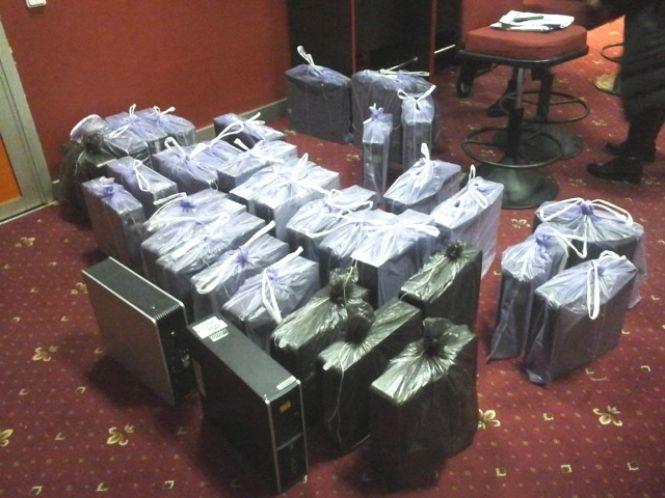 Під час обшуку у нелегальному гральному закладі Бердичева виявлено 37 комп’ютерів та понад 22 тис грн, фото №1 на сайті 20minut.ua