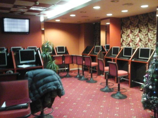 Під час обшуку у нелегальному гральному закладі Бердичева виявлено 37 комп’ютерів та понад 22 тис грн, фото №2 на сайті 20minut.ua