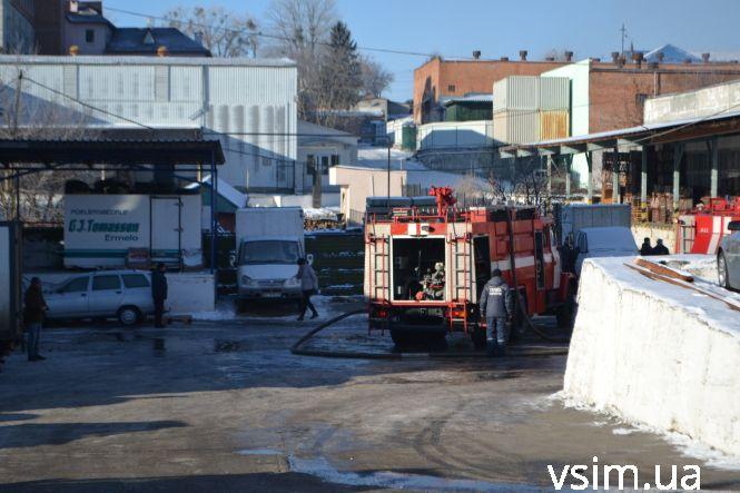 Новини Хмельницького - фото з Пожежа у Дубовому. Що горіло біля ринку (ФОТО, ВІДЕО) Пожежа у Дубовому. Що горіло біля ринку (ФОТО, ВІДЕО), фото №3 на сайті vsim.ua