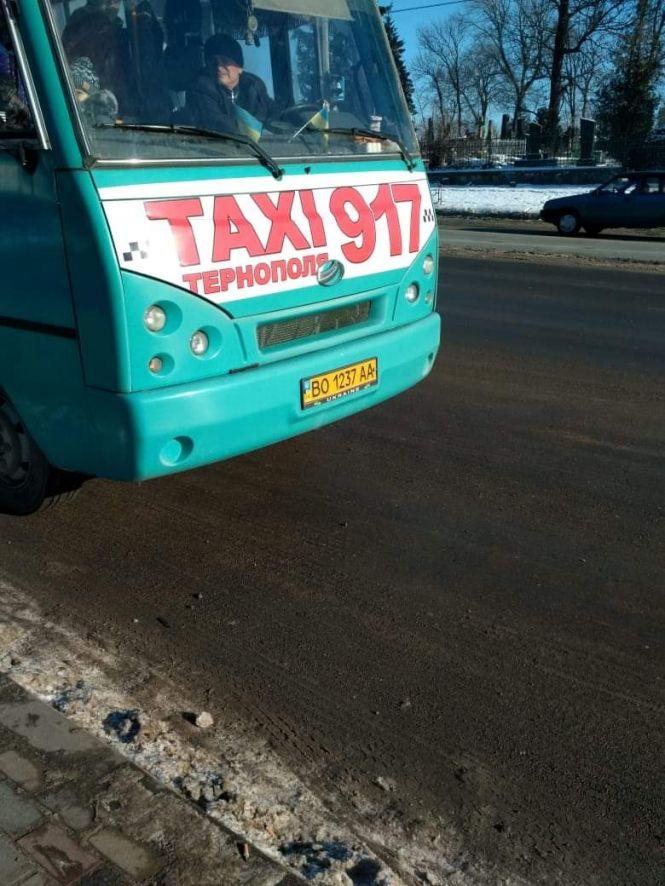 У Тернополі жінка ледь не випала з маршрутки під час руху, фото №1 на сайті 20minut.ua