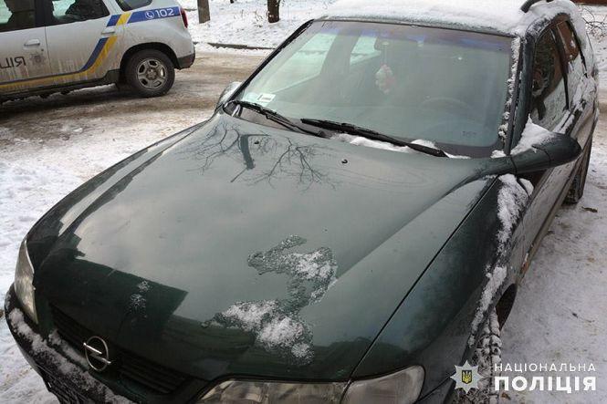 Крали та вимагали викуп: поліцейські затримали хлопців, які знімали номери з “євроблях”, фото №1 на сайті vsim.ua