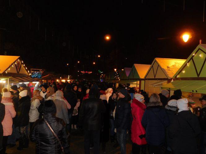 На Проскурівській засвітили головну ялинку Хмельницького (ФОТО, ВІДЕО), фото №4 на сайті vsim.ua