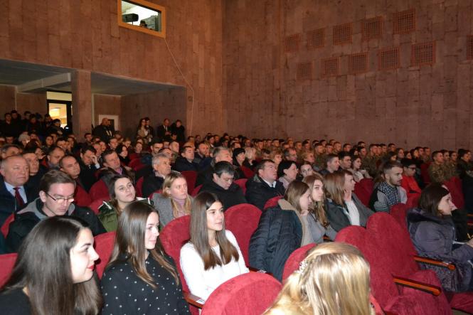 Новини Хмельницького - фото з Петро Порошенко в Хмельницькому: про що говорив зі студентами ХНУ Петро Порошенко в Хмельницькому: про що говорив зі студентами ХНУ, фото №2 на сайті vsim.ua